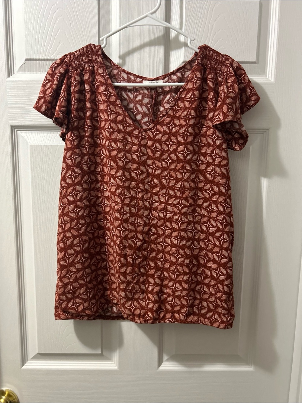 Maurices Women’s M Rust Brown Geometric Boho Blouse Ruffle Flutter Sleeve 100% R